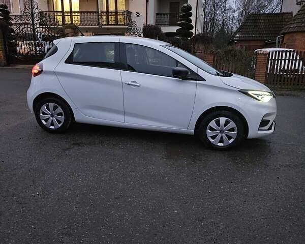 Белый Рено Зое, объемом двигателя 0 л и пробегом 28 тыс. км за 11990 $, фото 1 на Automoto.ua