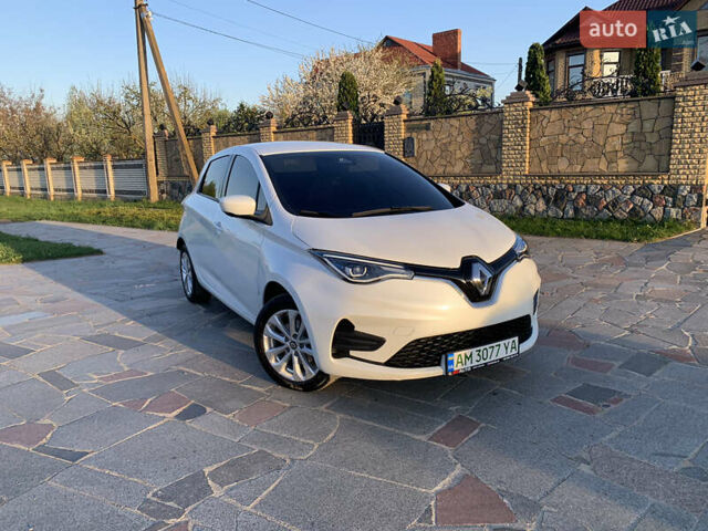 Белый Рено Зое, объемом двигателя 0 л и пробегом 8 тыс. км за 15200 $, фото 1 на Automoto.ua