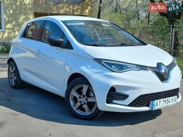 Белый Рено Зое, объемом двигателя 0 л и пробегом 75 тыс. км за 11800 $, фото 1 на Automoto.ua