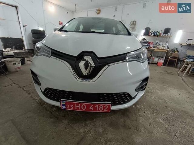Белый Рено Зое, объемом двигателя 0 л и пробегом 102 тыс. км за 10999 $, фото 1 на Automoto.ua