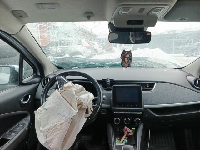 Белый Рено Зое, объемом двигателя 0 л и пробегом 1 тыс. км за 4800 $, фото 1 на Automoto.ua