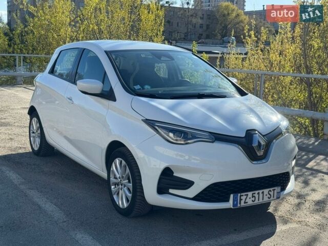 Белый Рено Зое, объемом двигателя 0 л и пробегом 58 тыс. км за 12800 $, фото 1 на Automoto.ua
