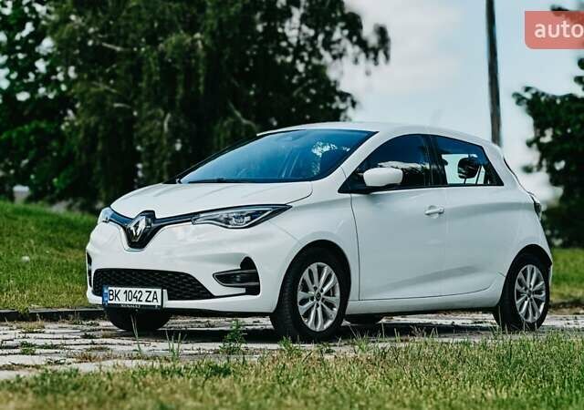 Белый Рено Зое, объемом двигателя 0 л и пробегом 36 тыс. км за 14200 $, фото 1 на Automoto.ua