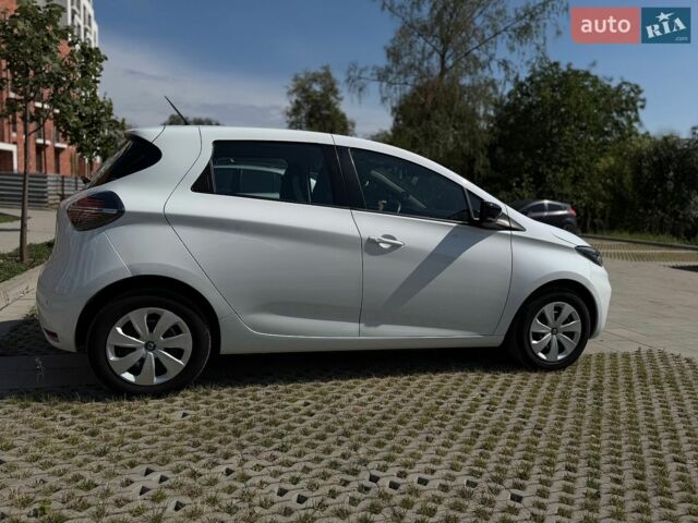 Белый Рено Зое, объемом двигателя 0 л и пробегом 66 тыс. км за 13800 $, фото 1 на Automoto.ua