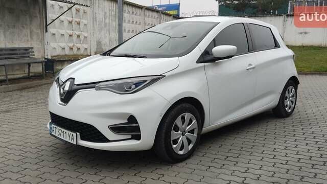Белый Рено Зое, объемом двигателя 0 л и пробегом 76 тыс. км за 11000 $, фото 1 на Automoto.ua