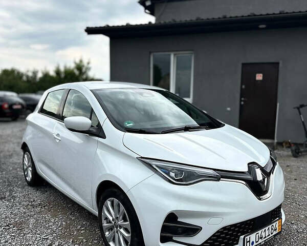 Белый Рено Зое, объемом двигателя 0 л и пробегом 130 тыс. км за 12395 $, фото 1 на Automoto.ua