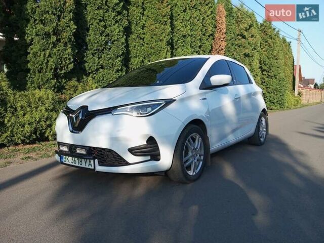 Белый Рено Зое, объемом двигателя 0 л и пробегом 58 тыс. км за 12300 $, фото 1 на Automoto.ua