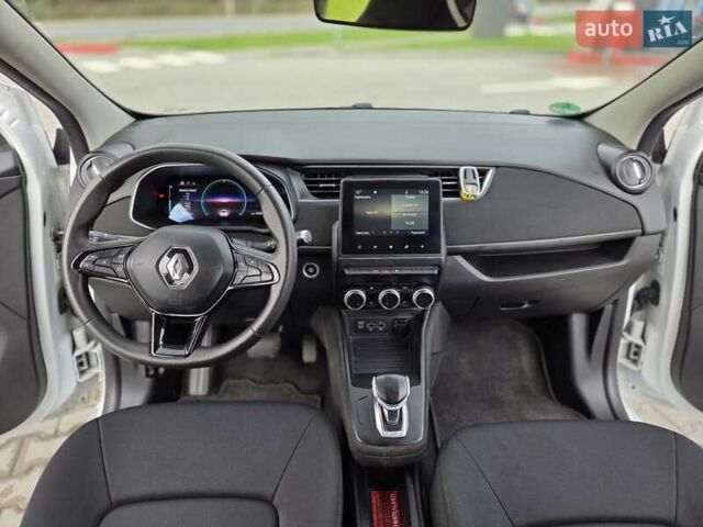 Белый Рено Зое, объемом двигателя 0 л и пробегом 151 тыс. км за 11000 $, фото 1 на Automoto.ua