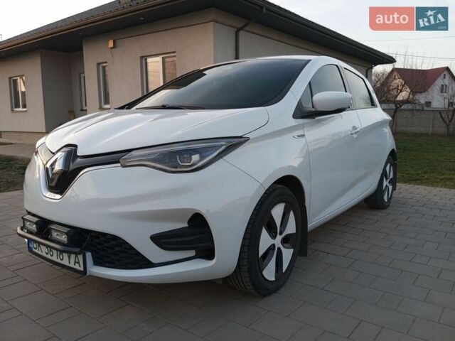 Белый Рено Зое, объемом двигателя 0 л и пробегом 60 тыс. км за 12450 $, фото 1 на Automoto.ua