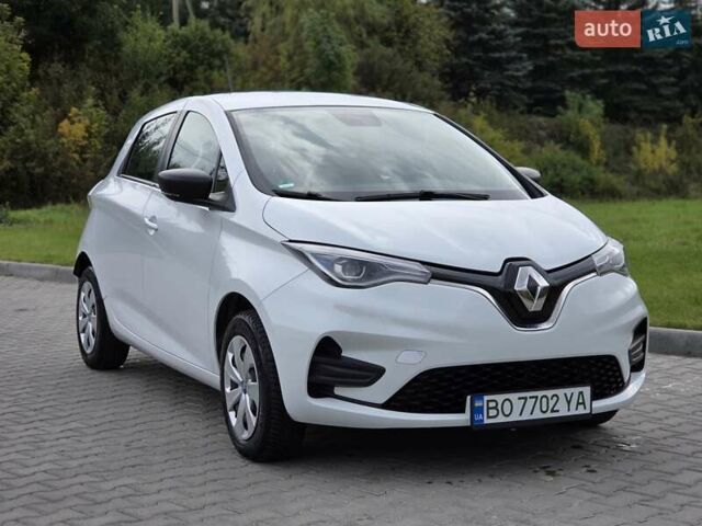 Белый Рено Зое, объемом двигателя 0 л и пробегом 150 тыс. км за 11800 $, фото 1 на Automoto.ua