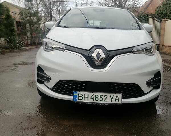 Белый Рено Зое, объемом двигателя 0 л и пробегом 11 тыс. км за 20000 $, фото 1 на Automoto.ua