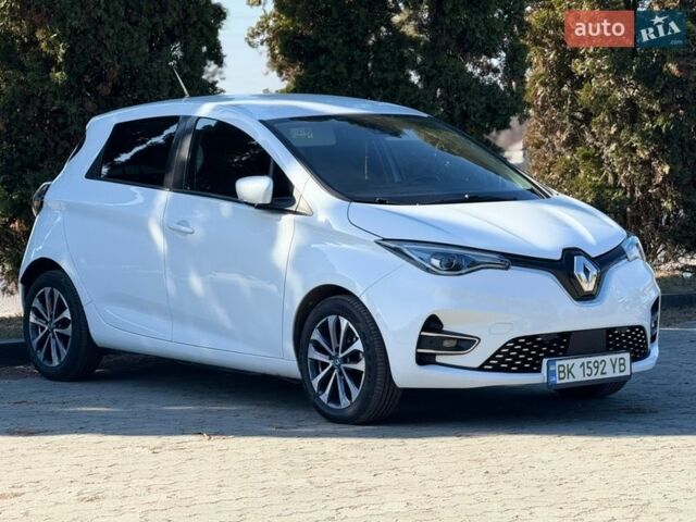 Белый Рено Зое, объемом двигателя 0 л и пробегом 41 тыс. км за 11900 $, фото 1 на Automoto.ua