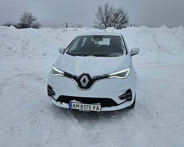 Белый Рено Зое, объемом двигателя 0 л и пробегом 40 тыс. км за 14000 $, фото 1 на Automoto.ua
