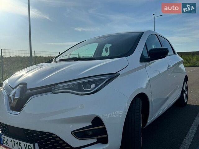 Белый Рено Зое, объемом двигателя 0 л и пробегом 43 тыс. км за 13500 $, фото 1 на Automoto.ua