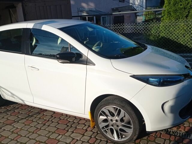 Белый Рено Зое, объемом двигателя 0 л и пробегом 76 тыс. км за 8300 $, фото 1 на Automoto.ua