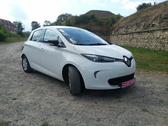 Белый Рено Зое, объемом двигателя 0 л и пробегом 82 тыс. км за 7279 $, фото 1 на Automoto.ua