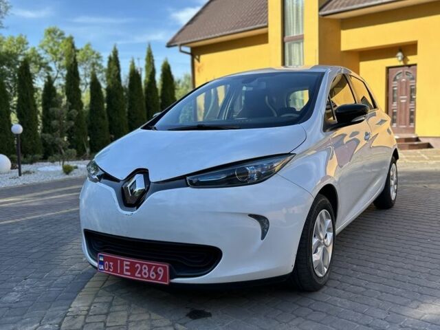 Белый Рено Зое, объемом двигателя 0 л и пробегом 102 тыс. км за 8500 $, фото 1 на Automoto.ua