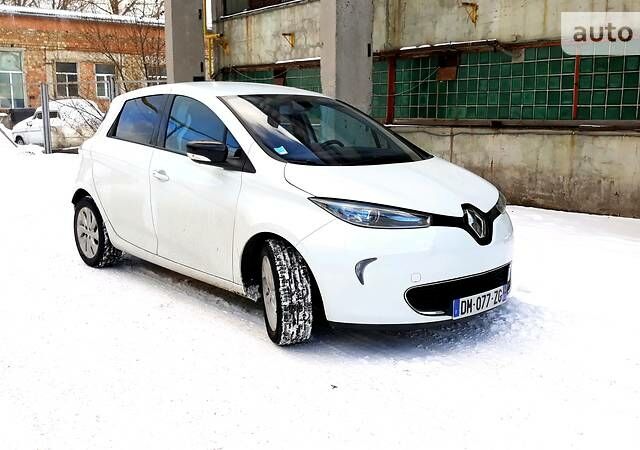 Білий Рено Зое, об'ємом двигуна 1 л та пробігом 28 тис. км за 12500 $, фото 1 на Automoto.ua