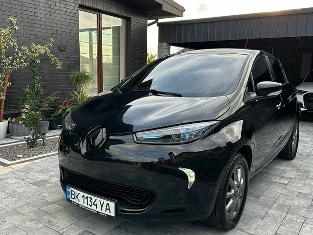 Черный Рено Зое, объемом двигателя 0 л и пробегом 117 тыс. км за 7500 $, фото 1 на Automoto.ua