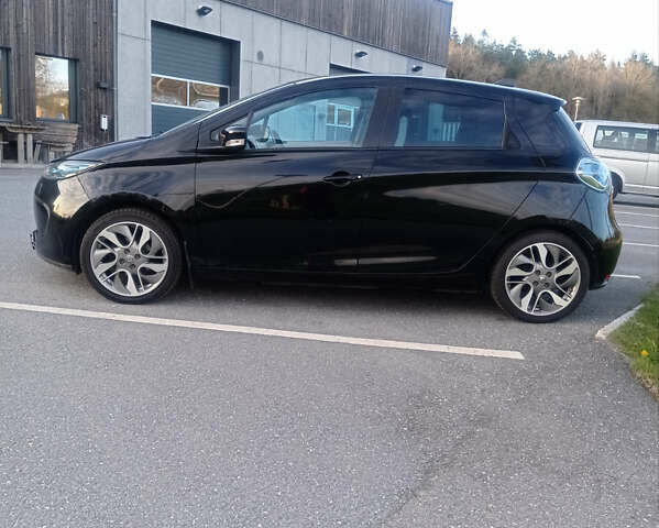 Черный Рено Зое, объемом двигателя 0 л и пробегом 52 тыс. км за 7600 $, фото 1 на Automoto.ua