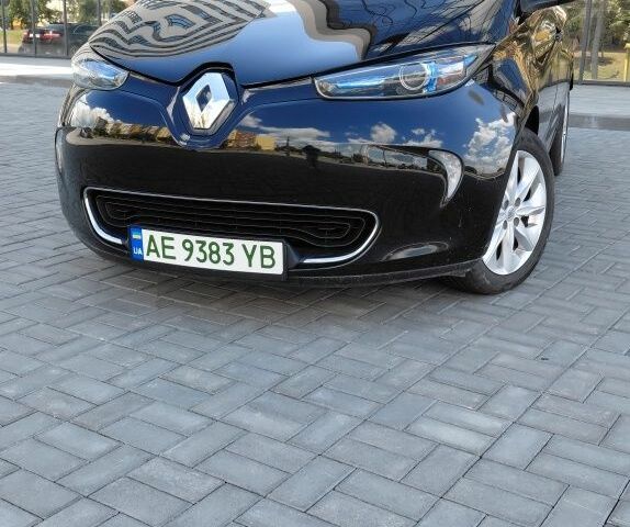Черный Рено Зое, объемом двигателя 0 л и пробегом 122 тыс. км за 8622 $, фото 1 на Automoto.ua