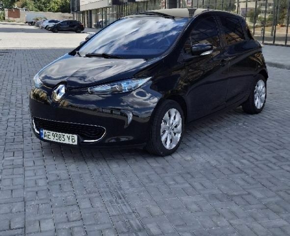 Чорний Рено Зое, об'ємом двигуна 0 л та пробігом 122 тис. км за 8598 $, фото 1 на Automoto.ua