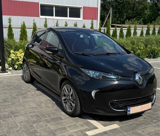 Черный Рено Зое, объемом двигателя 0 л и пробегом 150 тыс. км за 5199 $, фото 1 на Automoto.ua