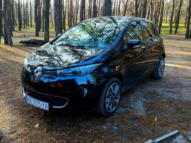 Черный Рено Зое, объемом двигателя 0 л и пробегом 112 тыс. км за 7700 $, фото 1 на Automoto.ua