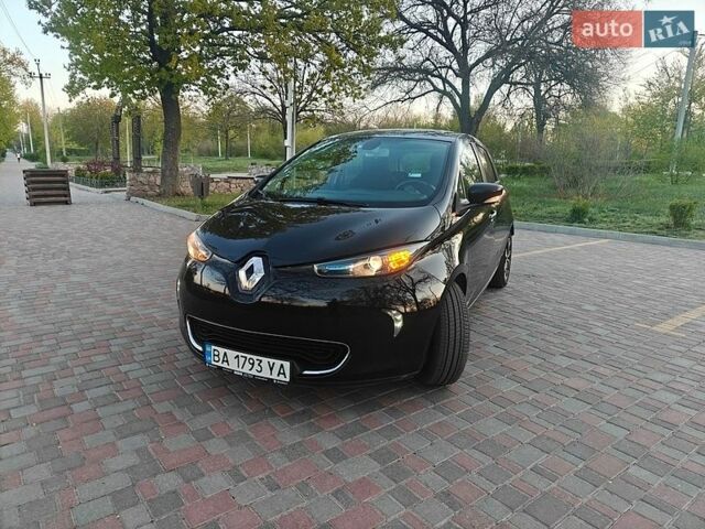 Черный Рено Зое, объемом двигателя 0 л и пробегом 60 тыс. км за 10300 $, фото 1 на Automoto.ua