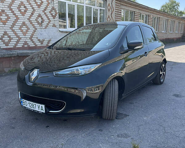 Черный Рено Зое, объемом двигателя 0 л и пробегом 126 тыс. км за 9000 $, фото 1 на Automoto.ua