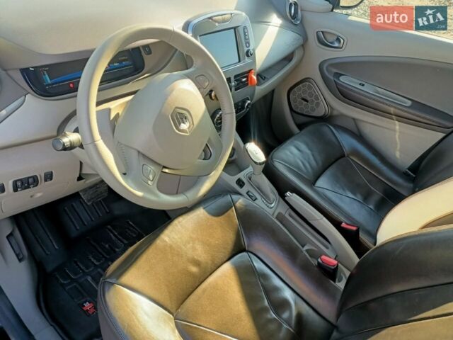 Черный Рено Зое, объемом двигателя 0 л и пробегом 75 тыс. км за 10500 $, фото 1 на Automoto.ua