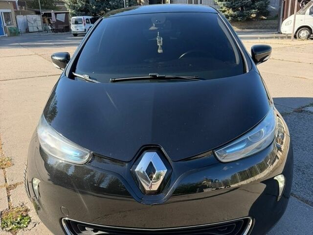 Черный Рено Зое, объемом двигателя 0 л и пробегом 98 тыс. км за 11000 $, фото 1 на Automoto.ua