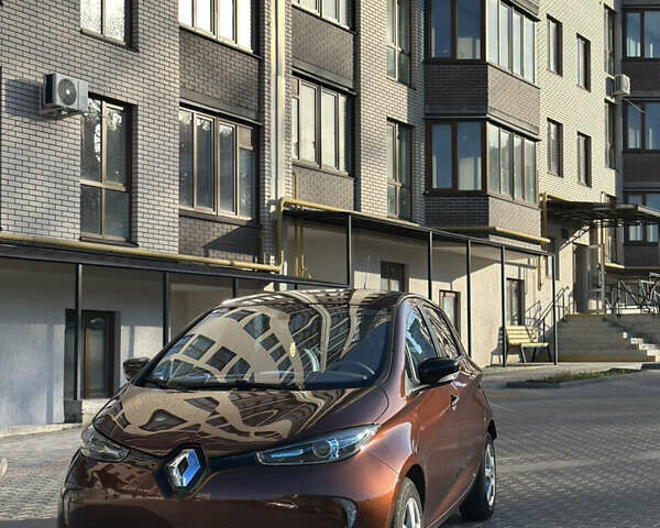 Коричневый Рено Зое, объемом двигателя 0 л и пробегом 55 тыс. км за 7700 $, фото 1 на Automoto.ua