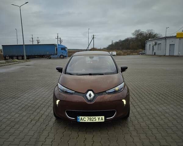 Коричневый Рено Зое, объемом двигателя 0 л и пробегом 67 тыс. км за 6400 $, фото 1 на Automoto.ua