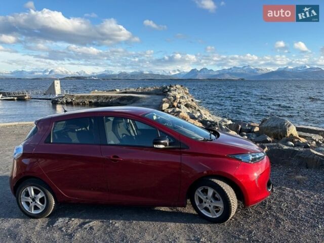 Красный Рено Зое, объемом двигателя 0 л и пробегом 76 тыс. км за 7500 $, фото 1 на Automoto.ua