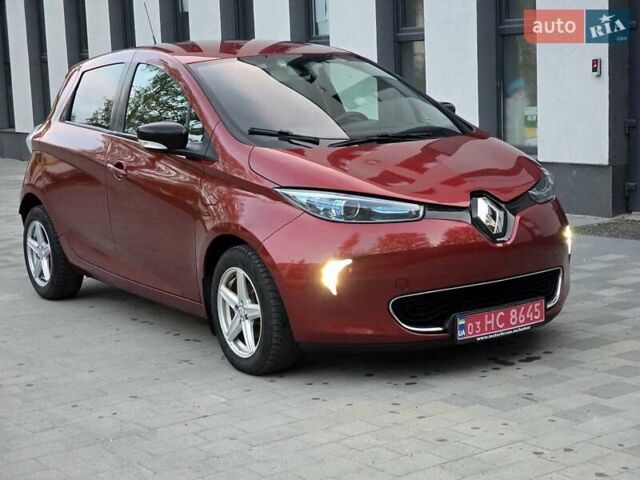 Красный Рено Зое, объемом двигателя 0 л и пробегом 142 тыс. км за 8650 $, фото 1 на Automoto.ua