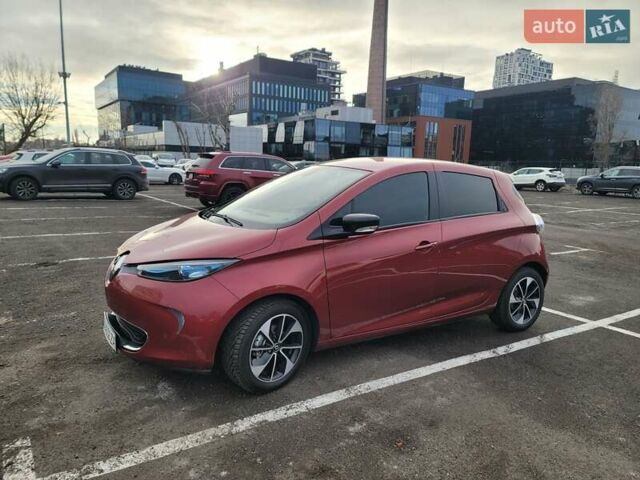 Красный Рено Зое, объемом двигателя 0 л и пробегом 126 тыс. км за 9850 $, фото 1 на Automoto.ua