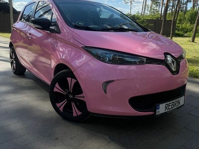Красный Рено Зое, объемом двигателя 0 л и пробегом 98 тыс. км за 10000 $, фото 1 на Automoto.ua