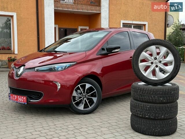Красный Рено Зое, объемом двигателя 0 л и пробегом 62 тыс. км за 10888 $, фото 1 на Automoto.ua