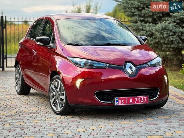 Красный Рено Зое, объемом двигателя 0 л и пробегом 117 тыс. км за 10400 $, фото 1 на Automoto.ua