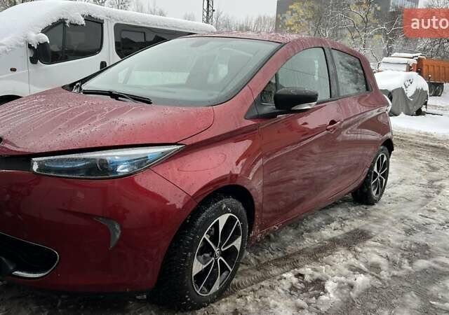 Красный Рено Зое, объемом двигателя 0 л и пробегом 152 тыс. км за 9500 $, фото 1 на Automoto.ua
