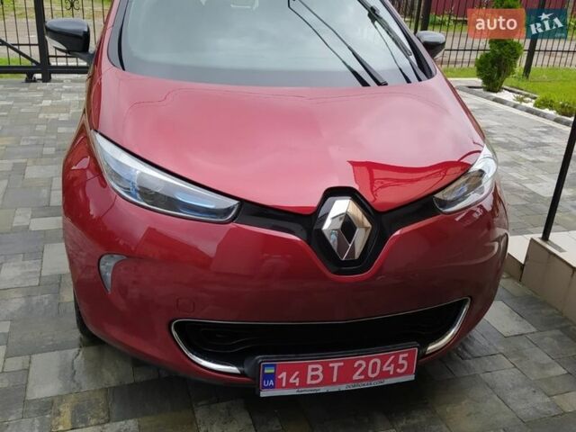 Красный Рено Зое, объемом двигателя 0 л и пробегом 59 тыс. км за 10000 $, фото 1 на Automoto.ua