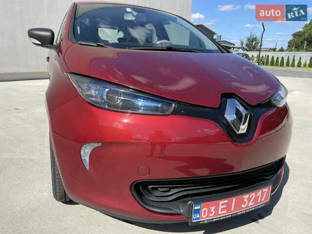Красный Рено Зое, объемом двигателя 0 л и пробегом 102 тыс. км за 8900 $, фото 1 на Automoto.ua
