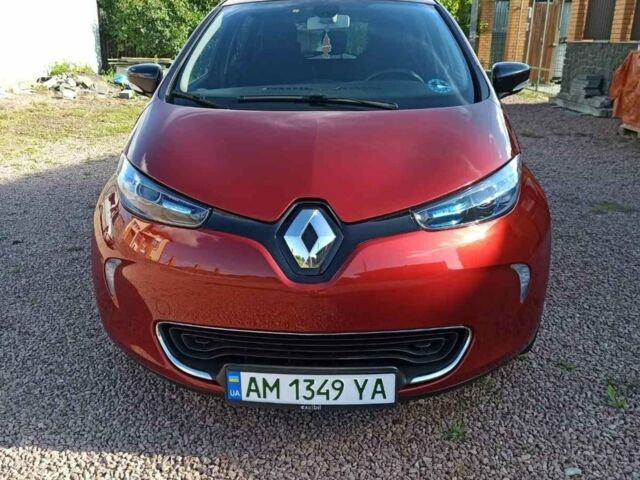 Красный Рено Зое, объемом двигателя 0 л и пробегом 98 тыс. км за 10500 $, фото 1 на Automoto.ua