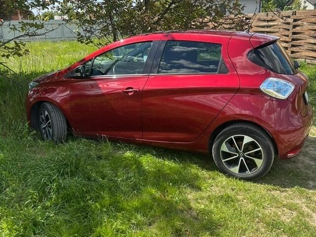 Красный Рено Зое, объемом двигателя 0 л и пробегом 92 тыс. км за 10200 $, фото 1 на Automoto.ua