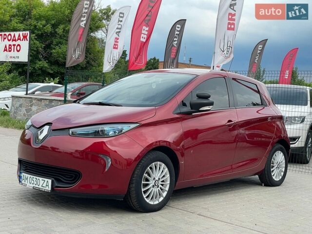 Красный Рено Зое, объемом двигателя 0 л и пробегом 121 тыс. км за 8999 $, фото 1 на Automoto.ua