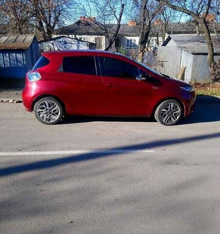 Красный Рено Зое, объемом двигателя 0 л и пробегом 105 тыс. км за 8600 $, фото 1 на Automoto.ua