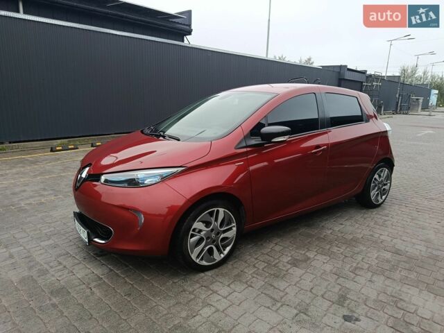 Красный Рено Зое, объемом двигателя 0 л и пробегом 121 тыс. км за 8150 $, фото 1 на Automoto.ua
