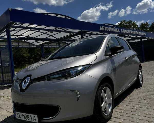 Рено Зое, объемом двигателя 0 л и пробегом 77 тыс. км за 8900 $, фото 1 на Automoto.ua