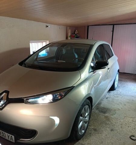 Серый Рено Зое, объемом двигателя 0 л и пробегом 150 тыс. км за 6000 $, фото 1 на Automoto.ua